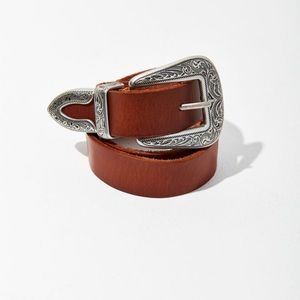 BRAND NEW UO ALL LEATHER BELT